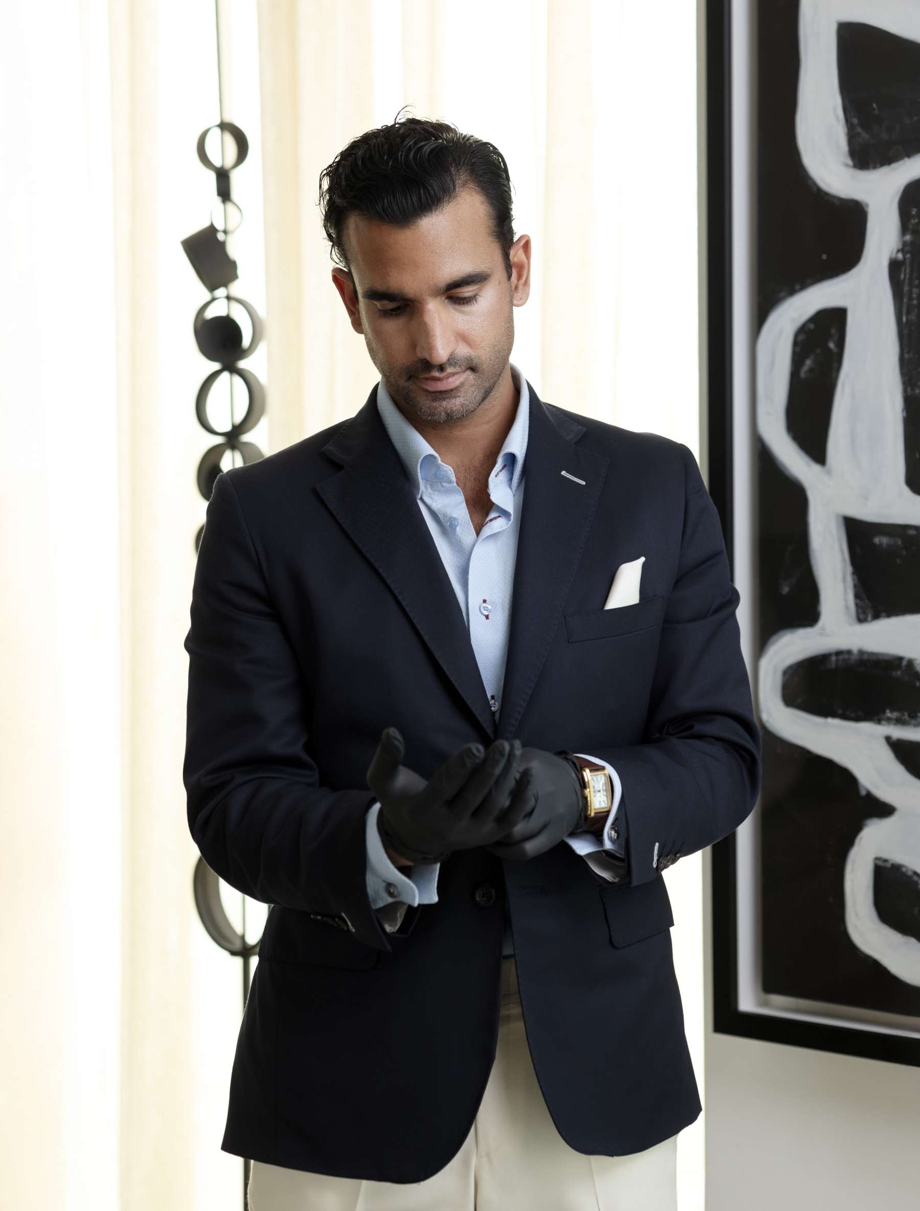 gloves-on-high-Fashion-precision